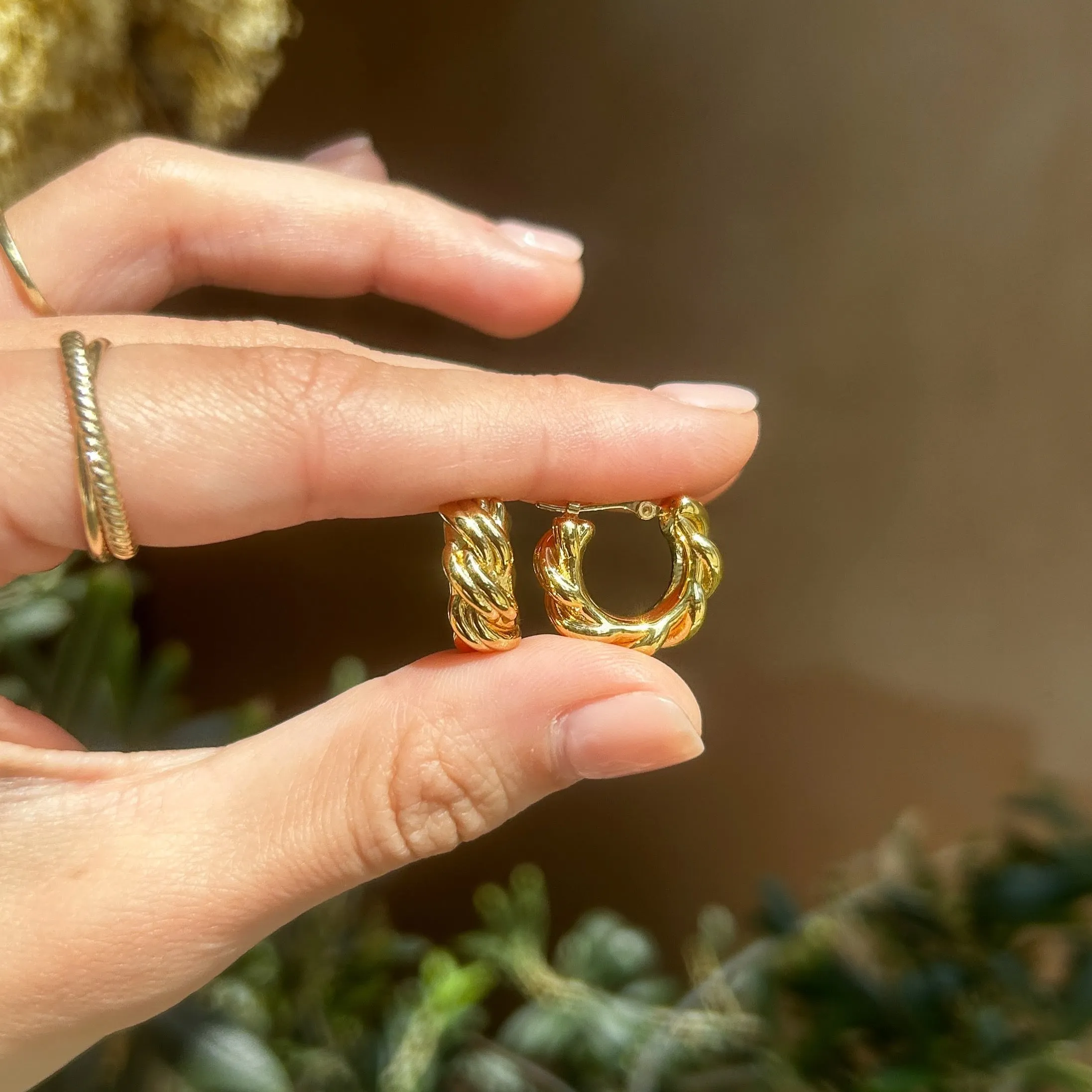Airy Twist Hoops