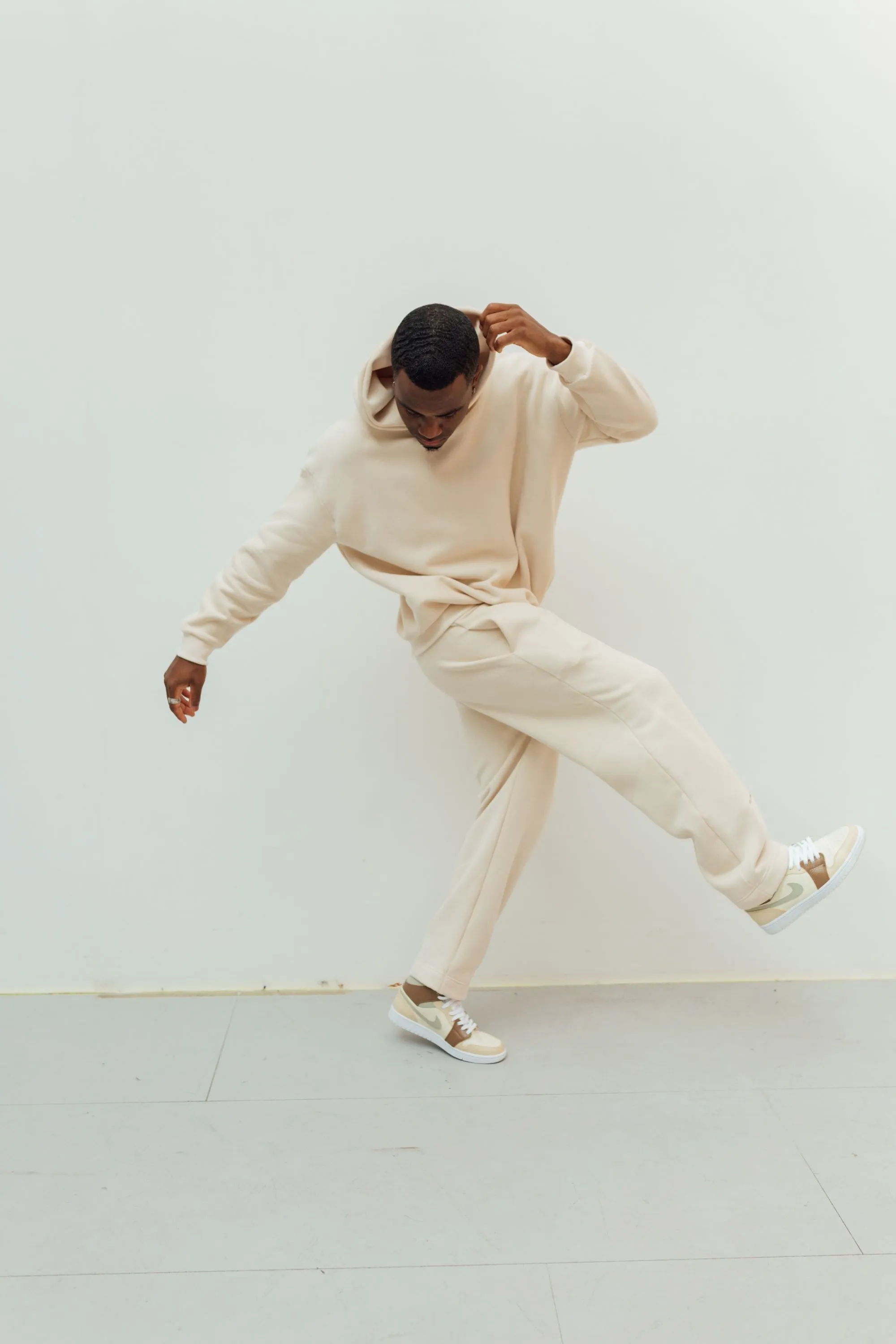 Angie Straight Joggers in Oat Milk