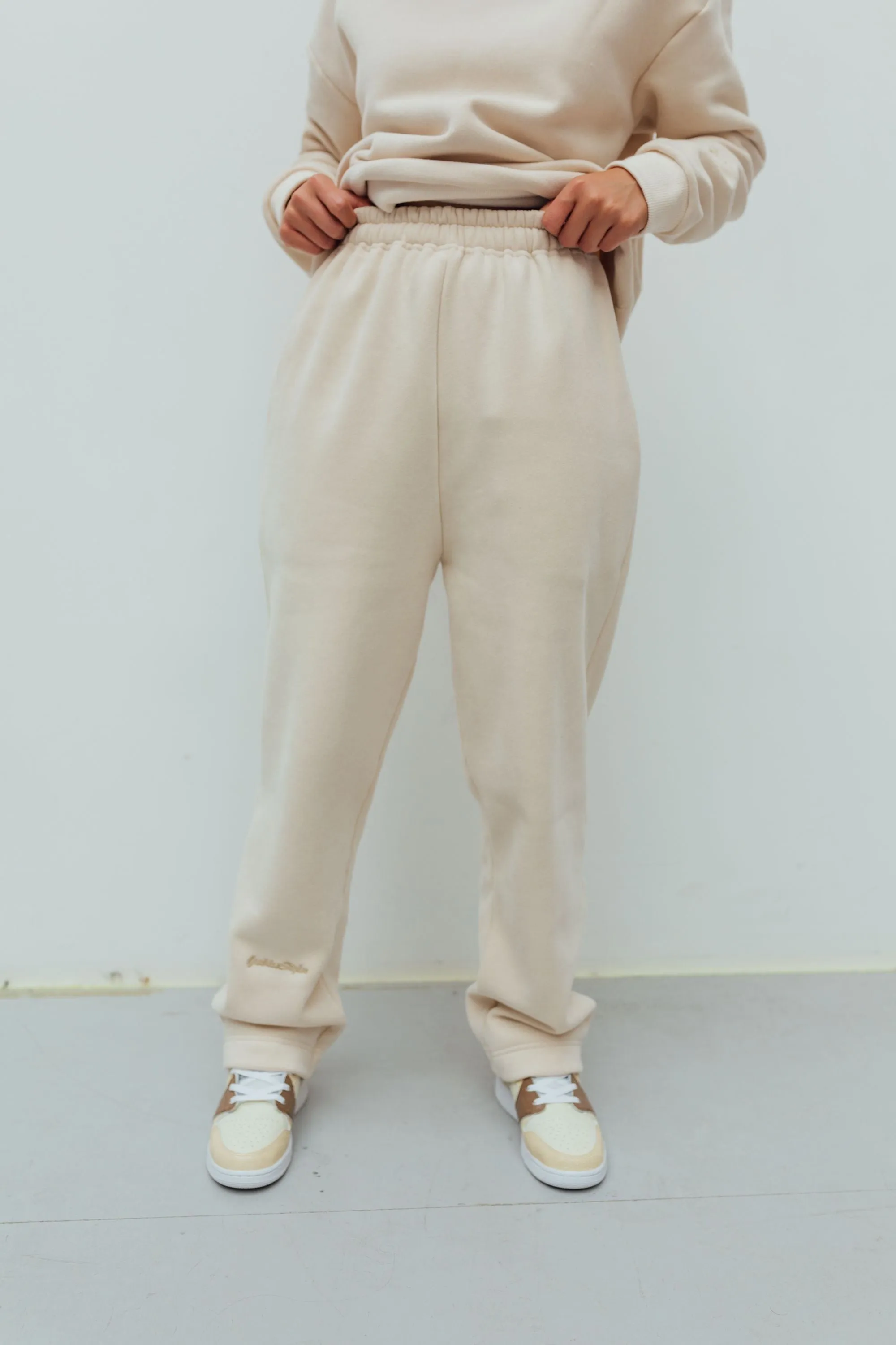 Angie Straight Joggers in Oat Milk
