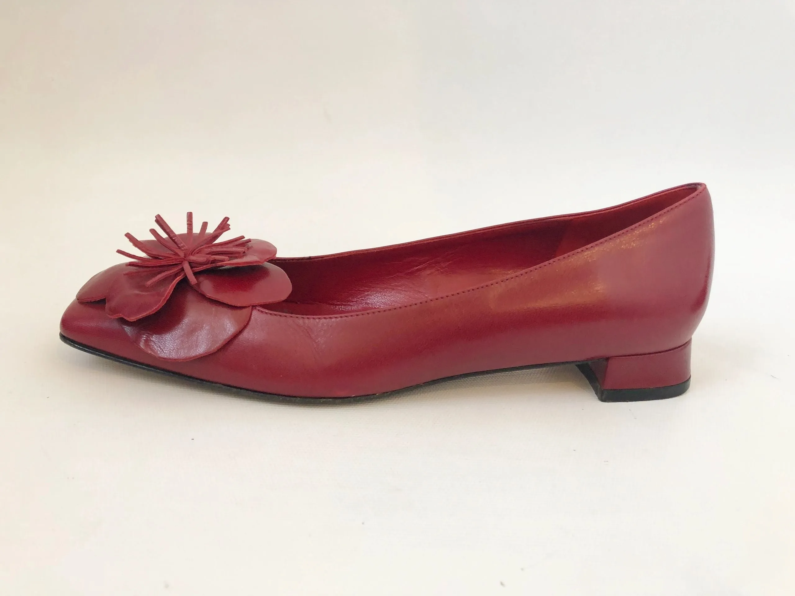 Kate Spade NEW York Flower Accent Flats Size 6