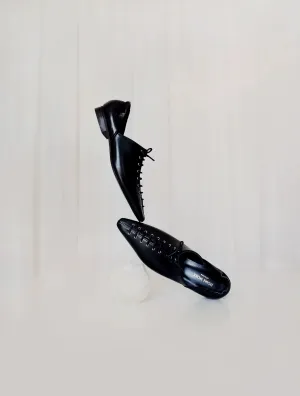 Lace-Up Pointed Shoes