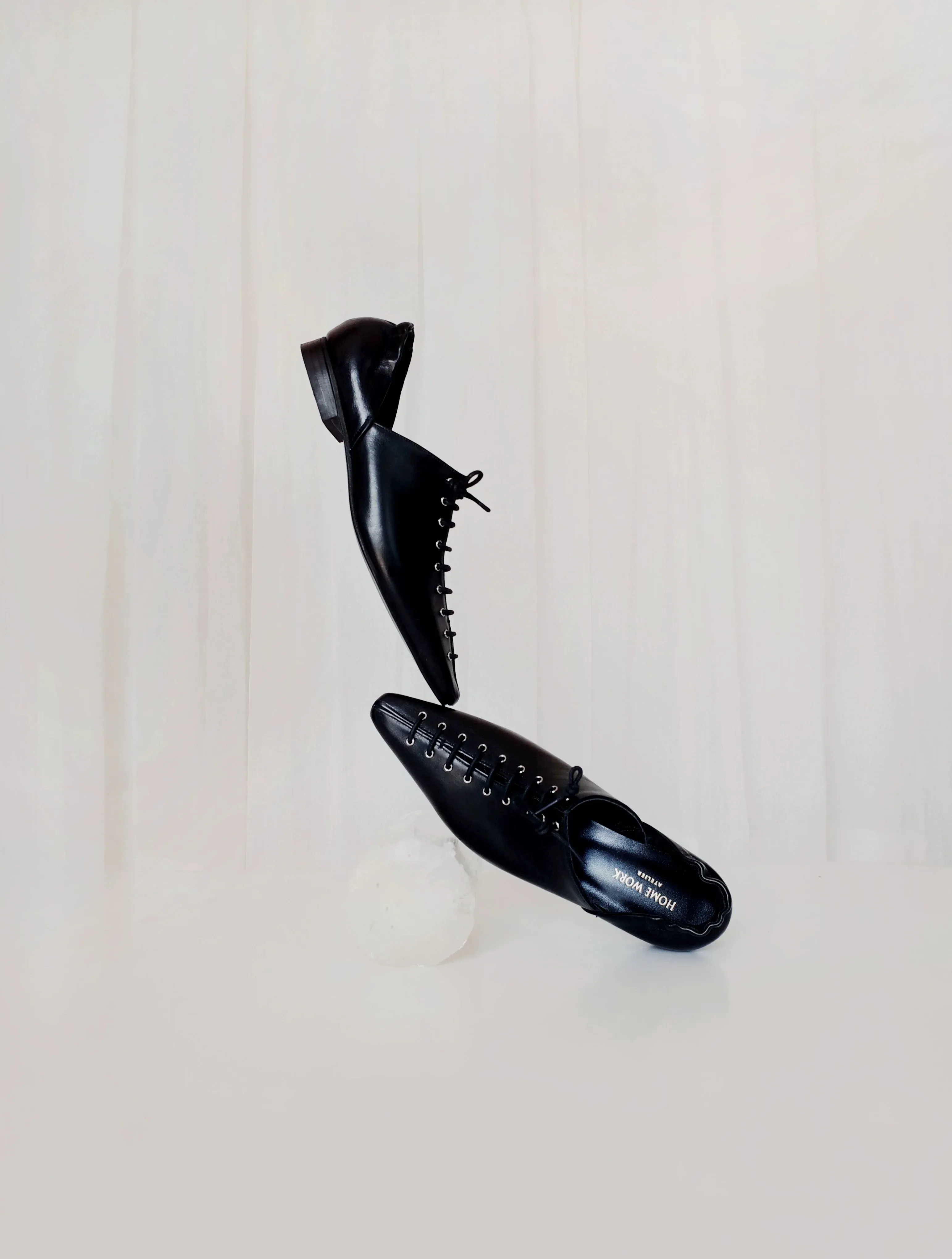 Lace-Up Pointed Shoes