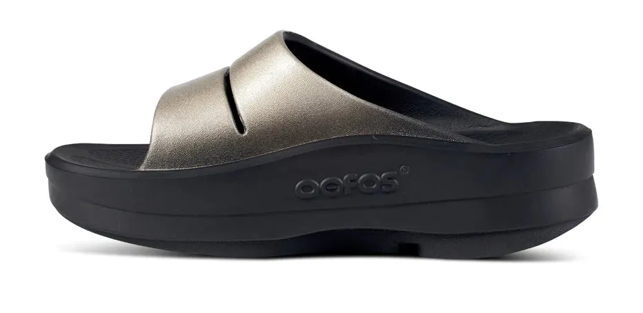 Oofos | OOmega OOahh Luxe Slide | Women's | Latte