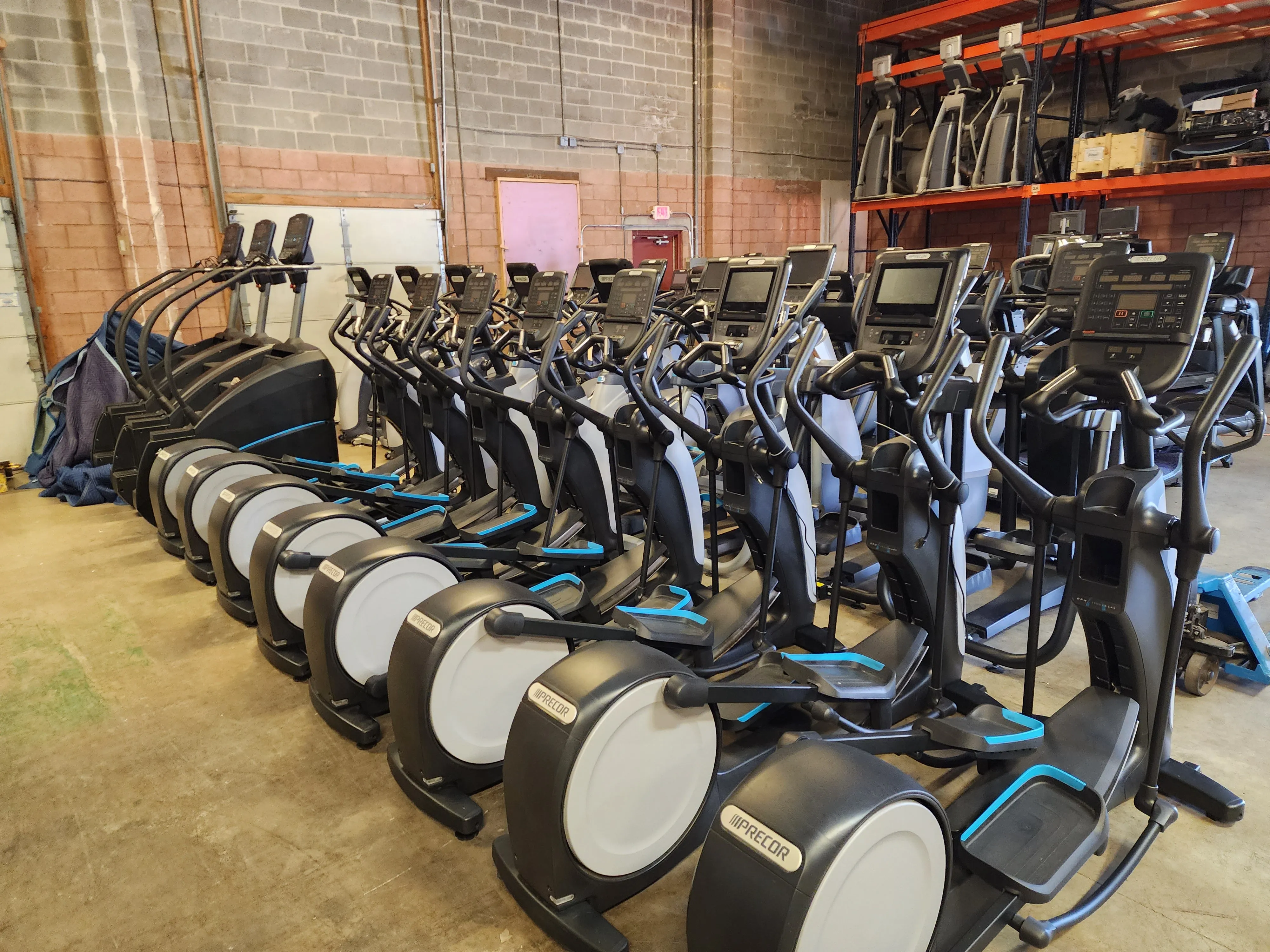 Precor EFX 835 Elliptical Black Pearl with P31 Console
