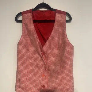 Red/White Vest