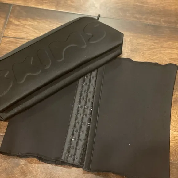 SKIMS WAIST TRAINER NEW