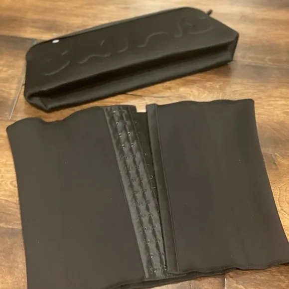 SKIMS WAIST TRAINER NEW
