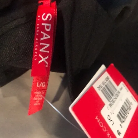 SPANX SMOOTH SHAPE SCULPT SHORTS.