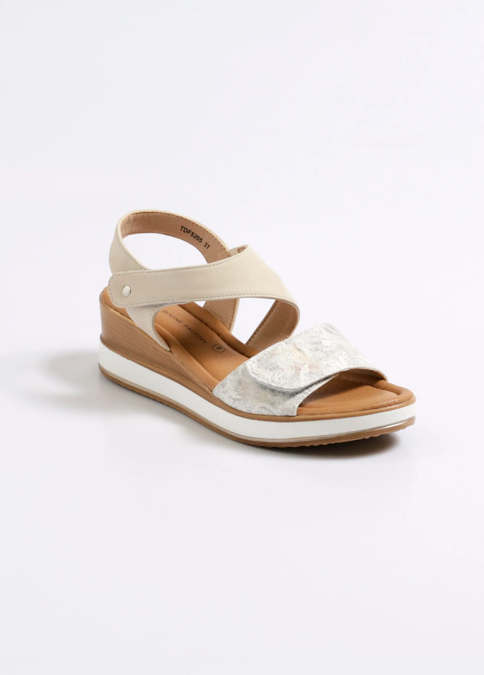 Wedge sandals with Velcro straps